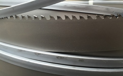 长宁为何在切割硬度高的钛合金材料时需要将带锯条切削液的浓度加高？