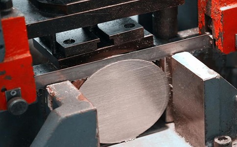 长宁双金属带锯条牙齿碎裂或折断的原因是什么？